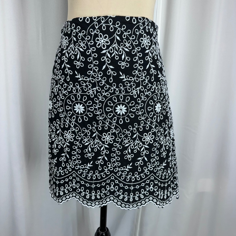 LOFT Womens Black White Floral Eyelet Embroidery A-Line Skirt Scalloped Hem Sz 8